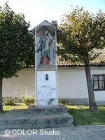 Socha Panny Mariena hrázi rybníka